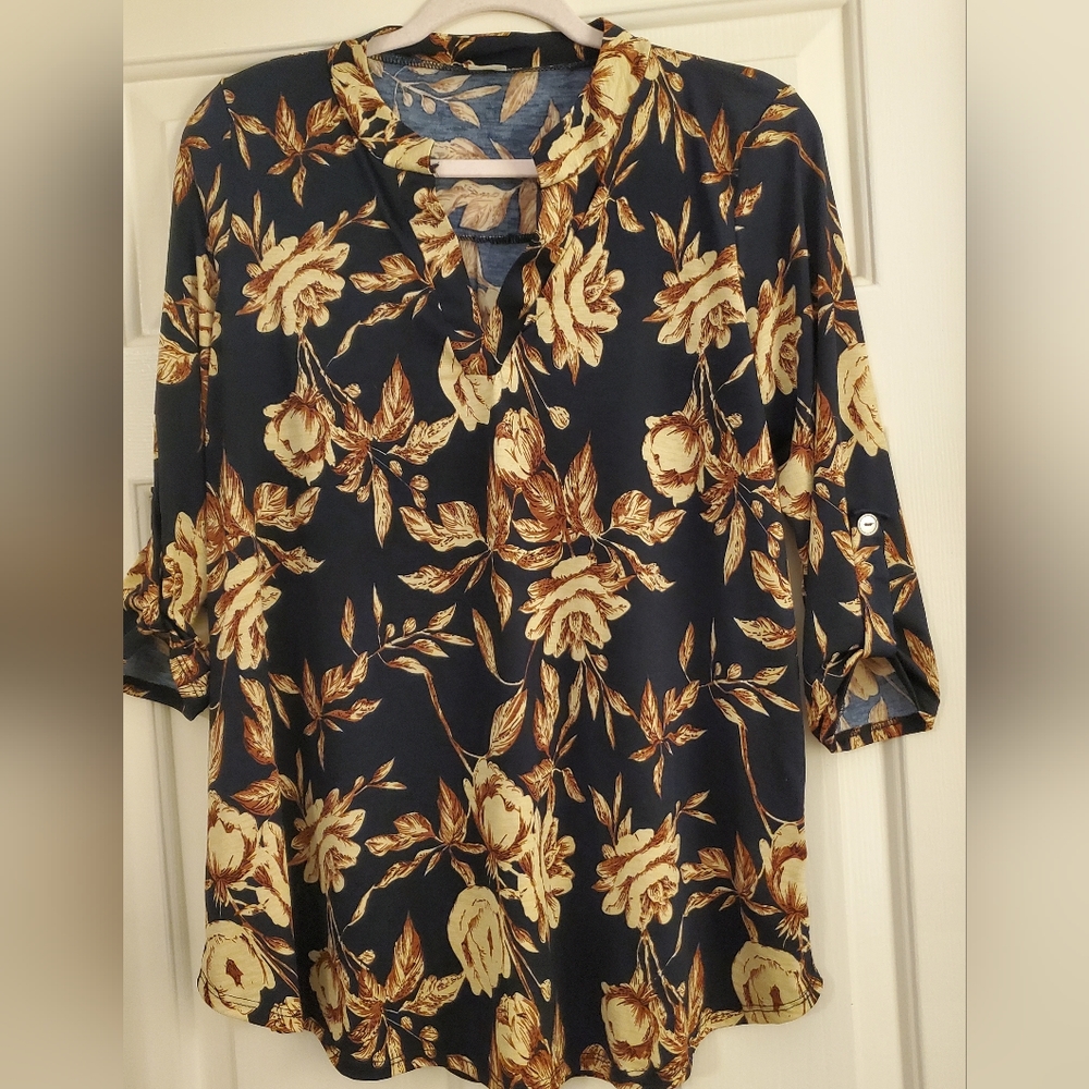 Sew In Love Floral Blouse - size small